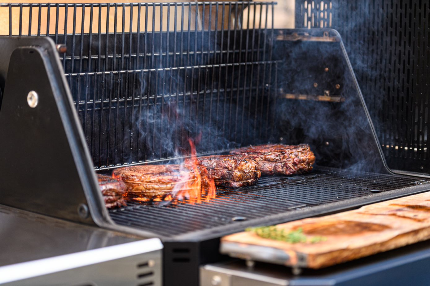 MasterBuilt Gravity Series 1050 Digital Charcoal Grill + Smoker