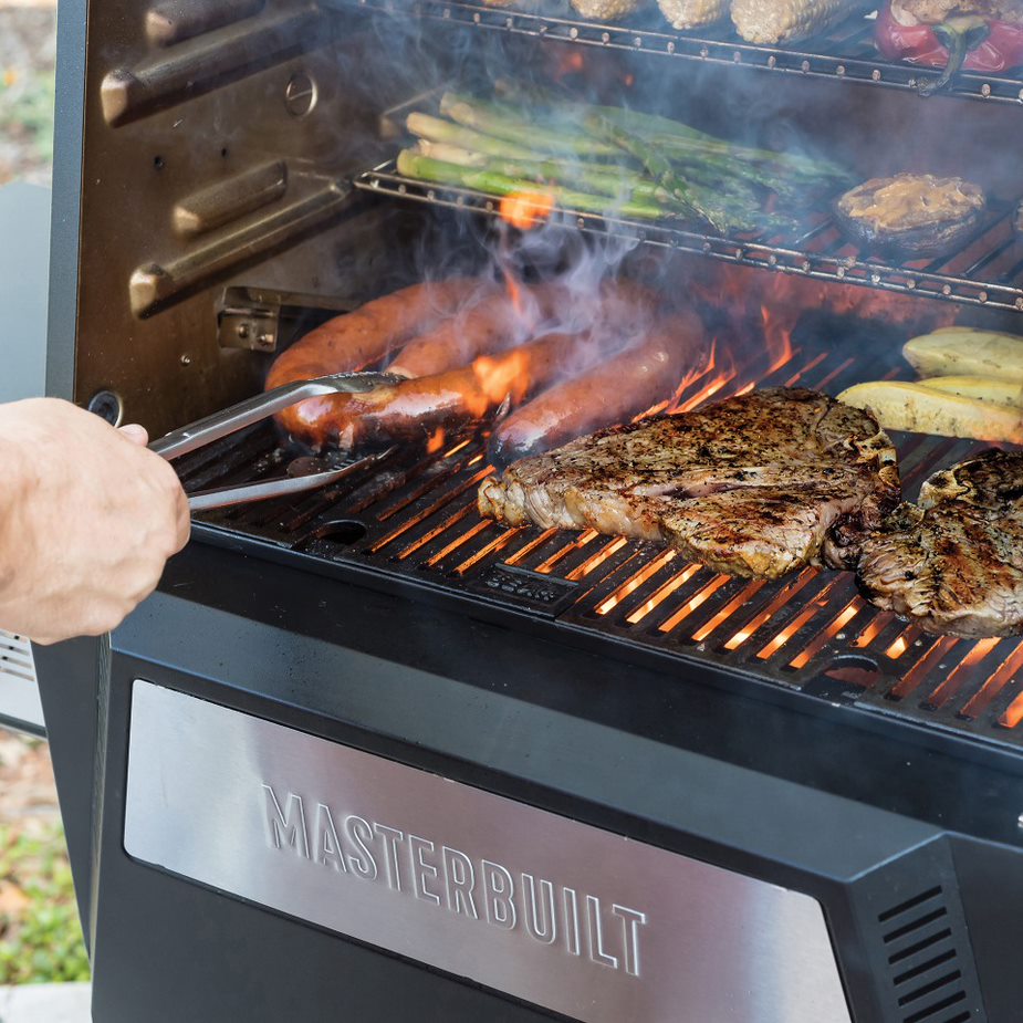MasterBuilt Gravity Series 560 Digital Charcoal Grill + Smoker