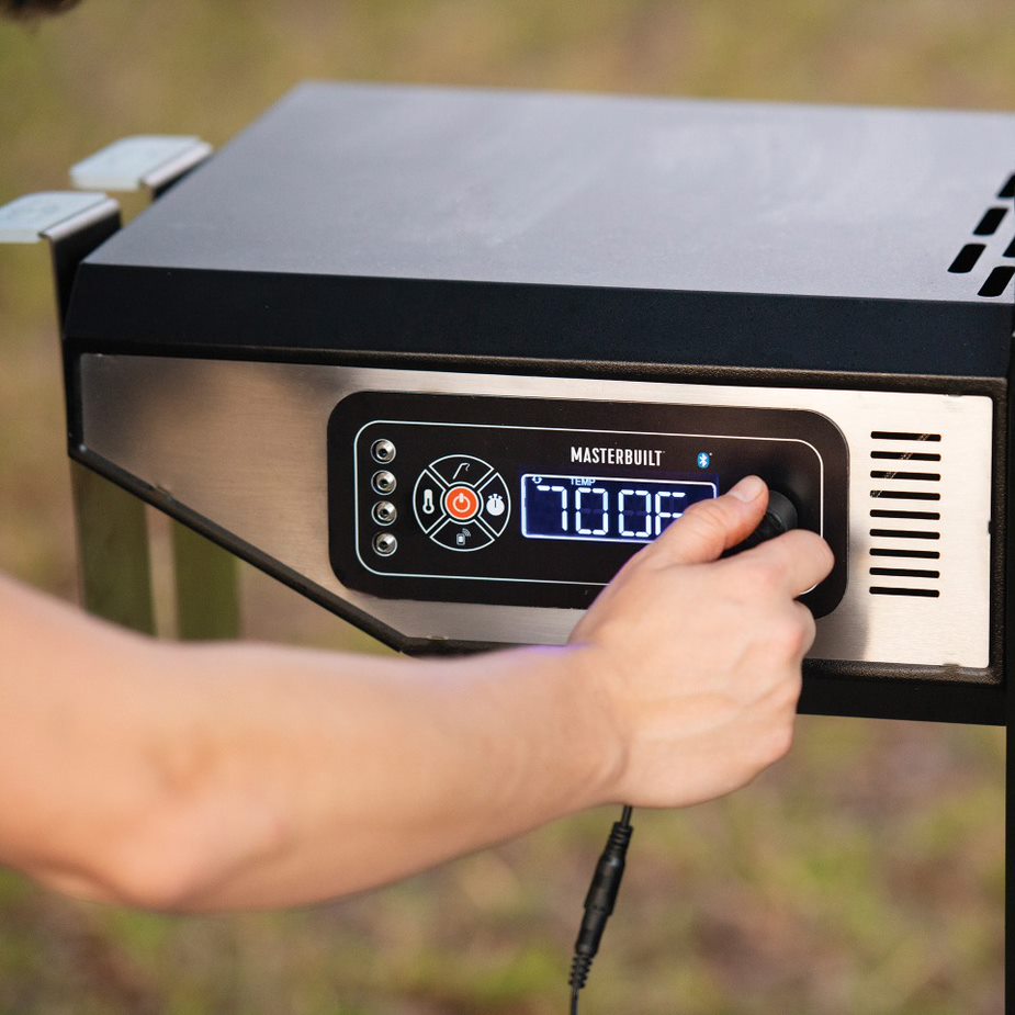 MasterBuilt Gravity Series 560 Digital Charcoal Grill + Smoker