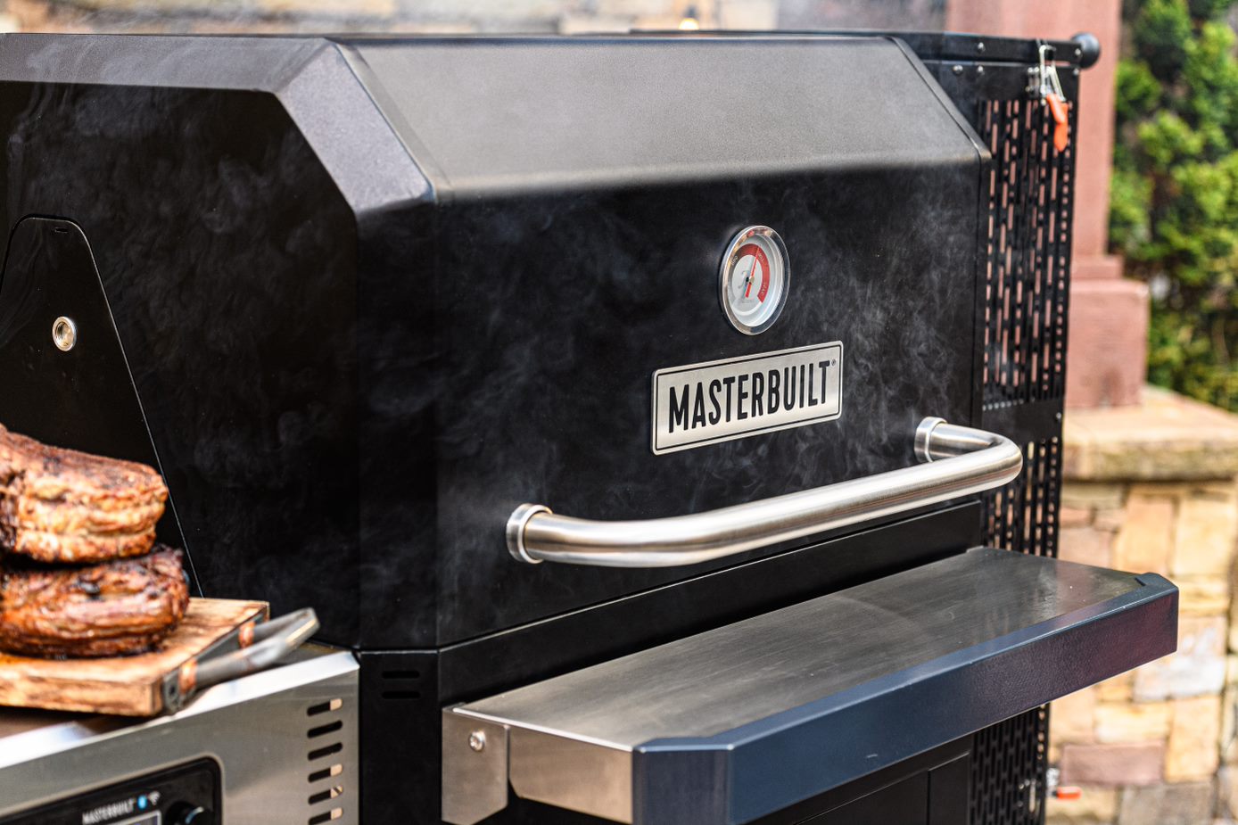 MasterBuilt Gravity Series 1050 Digital Charcoal Grill + Smoker